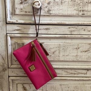Double zipper tassel wristlet